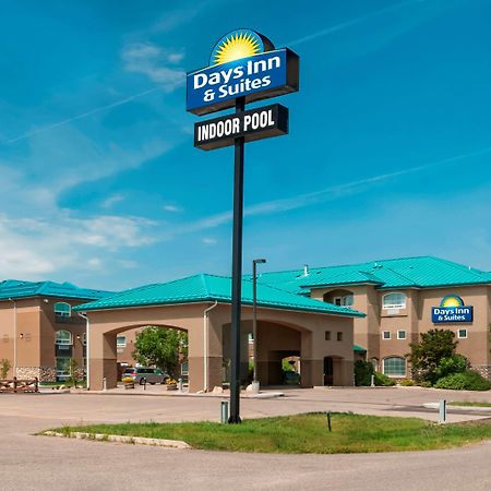 Days Inn & Suites By Wyndham Brandon Bagian luar foto
