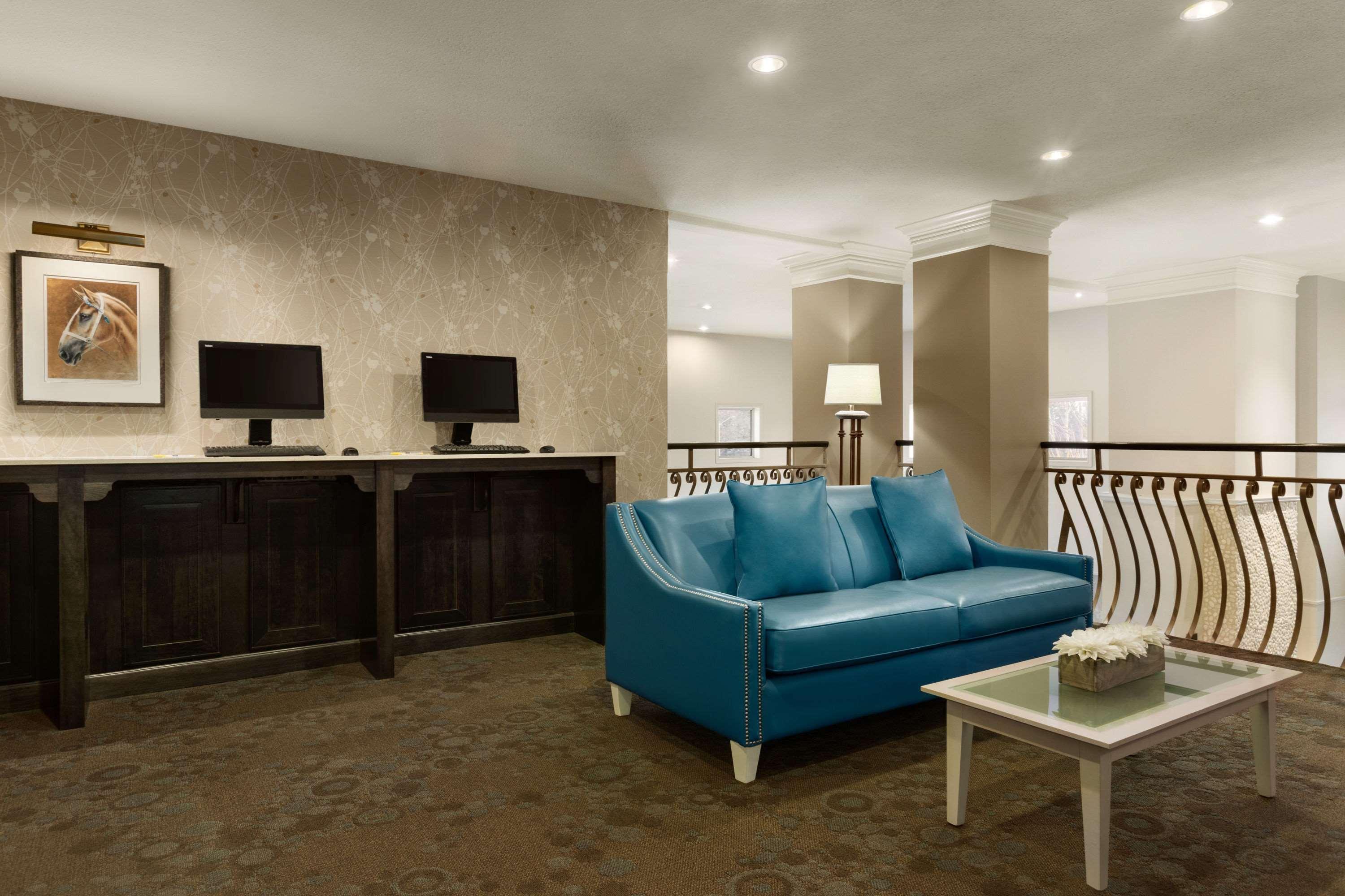 Days Inn & Suites By Wyndham Brandon Bagian luar foto