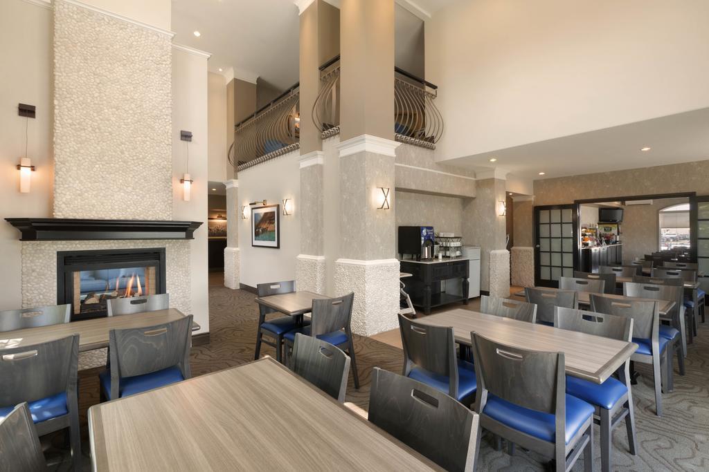 Days Inn & Suites By Wyndham Brandon Bagian luar foto