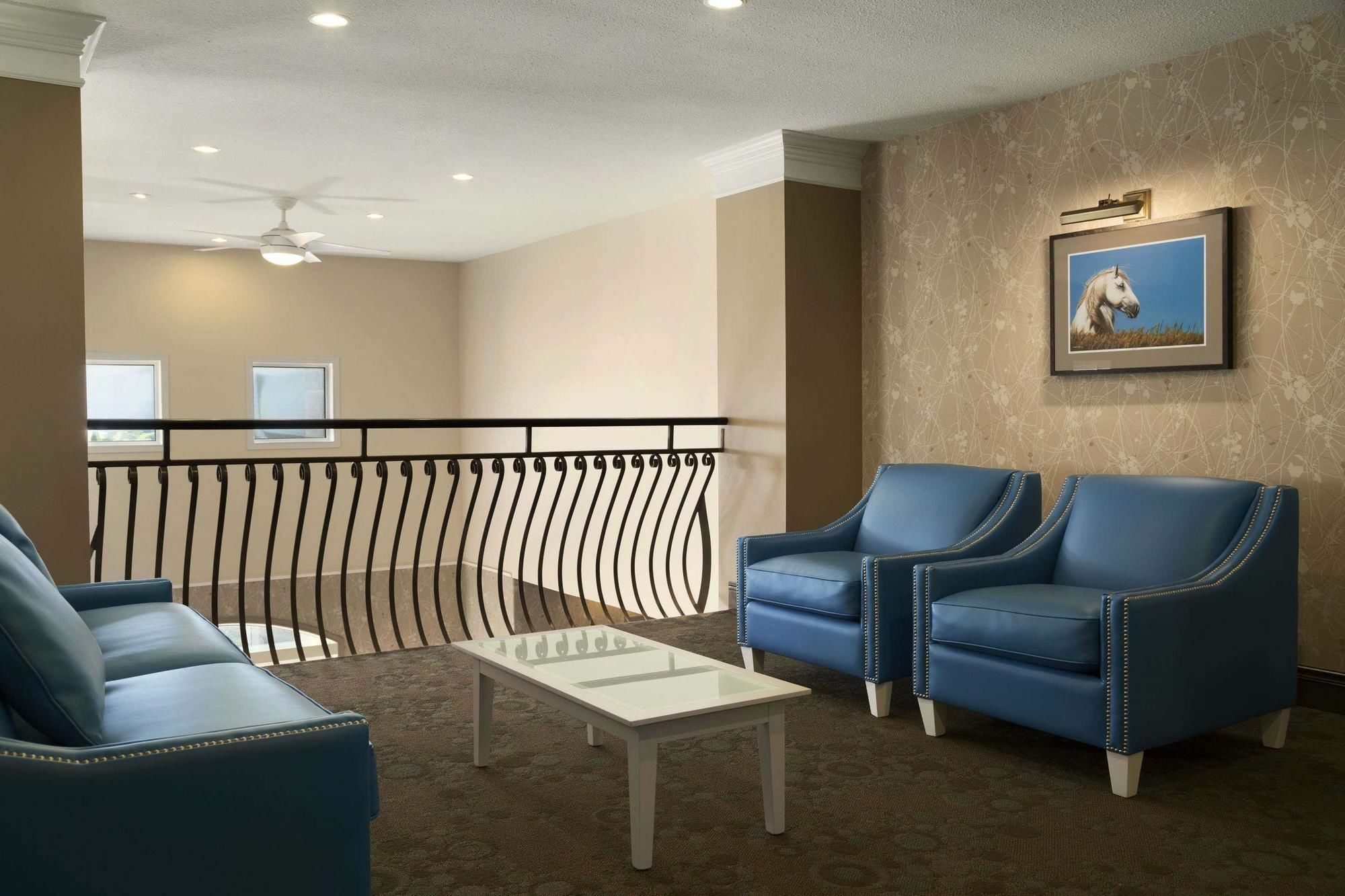 Days Inn & Suites By Wyndham Brandon Bagian luar foto