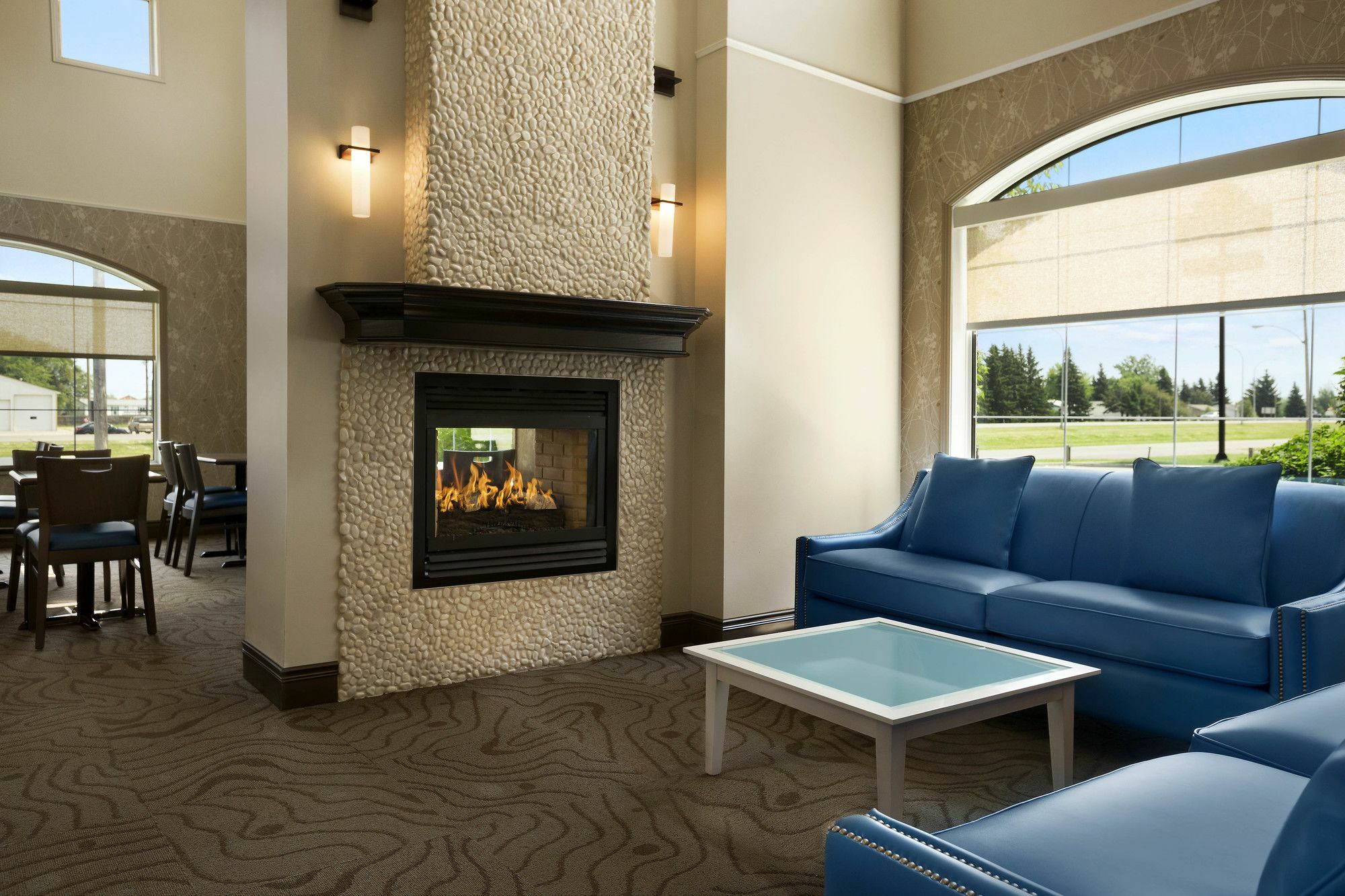 Days Inn & Suites By Wyndham Brandon Bagian luar foto