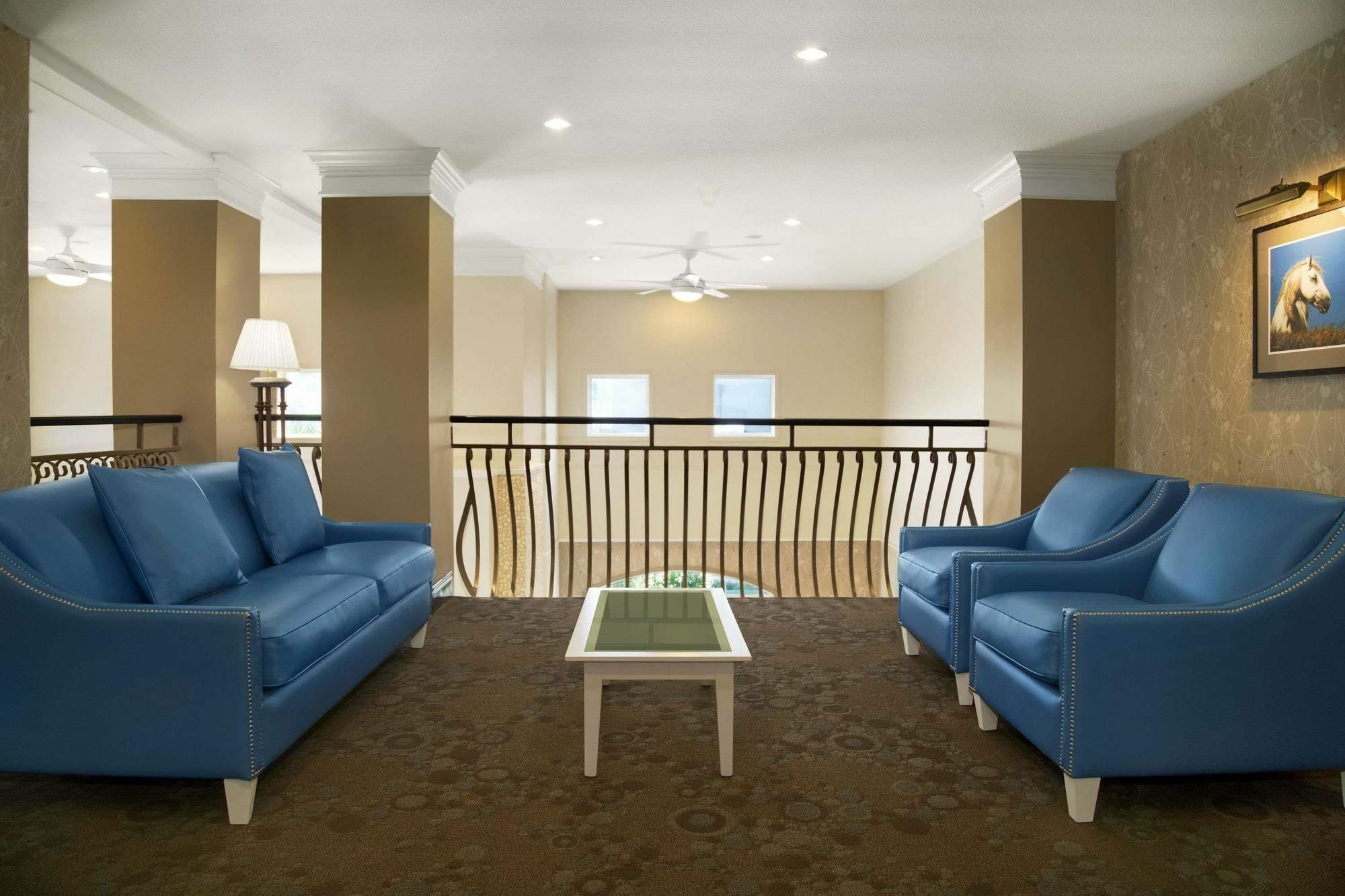 Days Inn & Suites By Wyndham Brandon Bagian luar foto